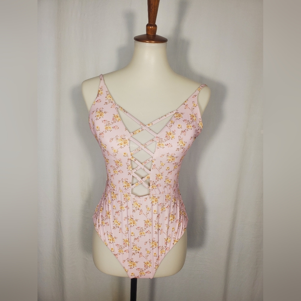 NWOT Junior’s Pink Floral One Piece Swimsuit Size Medium